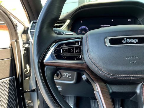 Used 2022 Jeep Grand Cherokee L Summit w/ Luxury Tech Group V AWD/4WD image 11