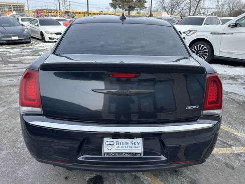 Used 2019 Chrysler 300 Touring w/ Sport Appearance Package image 6