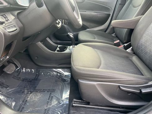 Used 2021 Chevrolet Spark LT image 22