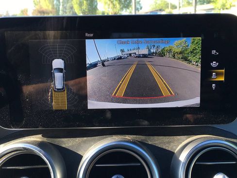 Used 2021 Mercedes-Benz GLC 300 4MATIC image 10