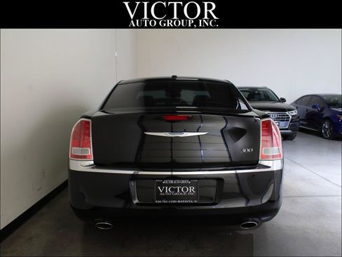 Used 2012 Chrysler 300 Limited RWD image 9