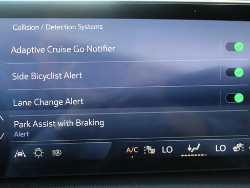 Used 2025 Buick Enclave Preferred FWD image 30