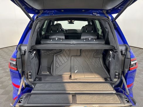 Used 2025 BMW X7 M60i w/ Climate Comfort Package image 24