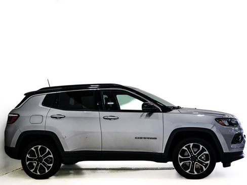Used 2023 Jeep Compass Limited w/ Sun and Sound Group AWD/4WD image 5