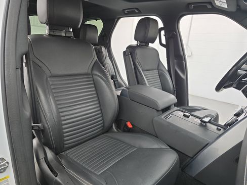 Used 2022 Land Rover Discovery S R-Dynamic image 10