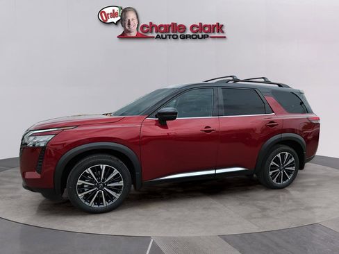 New 2026 Nissan Pathfinder Platinum FWD image 2