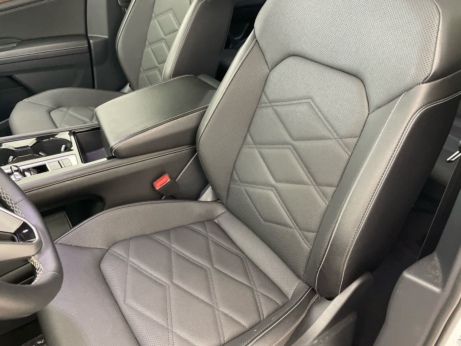 Used 2024 Volkswagen Atlas SE AWD/4WD image 11