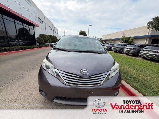 Used 2016 Toyota Sienna XLE FWD image 1
