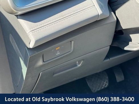 Used 2025 Volkswagen Tiguan SE AWD/4WD image 34