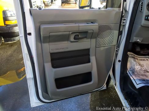 Used 2022 Ford E-350 and Econoline 350 Super Duty image 18