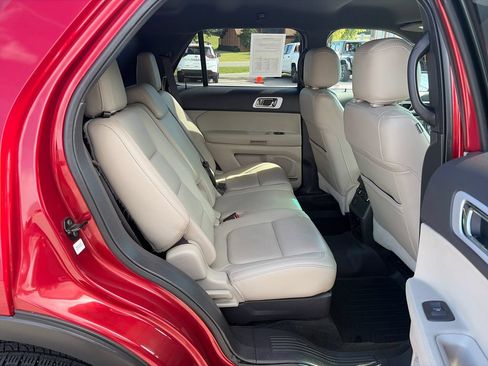 Used 2015 Ford Explorer XLT w/ Equipment Group 202B AWD/4WD image 37