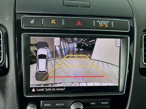 Used 2016 Volkswagen Touareg Sport AWD/4WD image 15