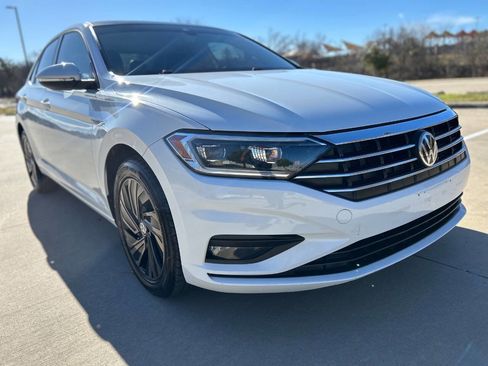 Used 2019 Volkswagen Jetta SEL Premium image 4
