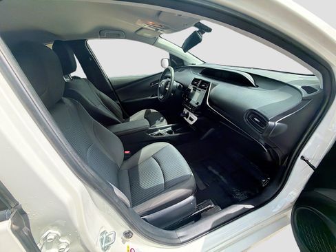 Used 2016 Toyota Prius Two image 31