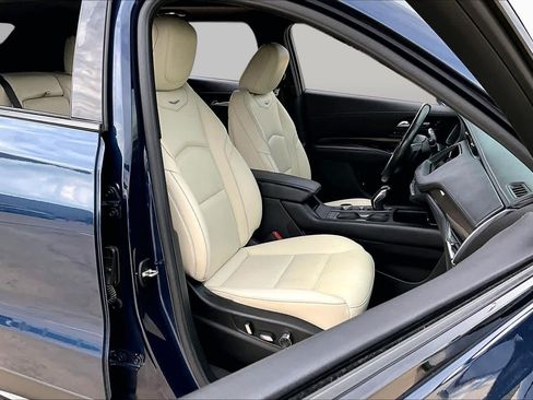 Used 2019 Cadillac XT4 Sport w/ Cold Weather Package AWD/4WD image 9