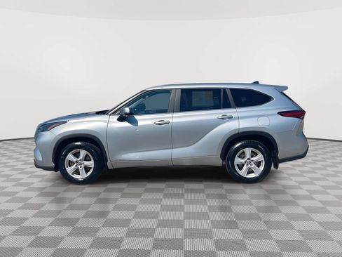 Used 2023 Toyota Highlander LE AWD/4WD image 8