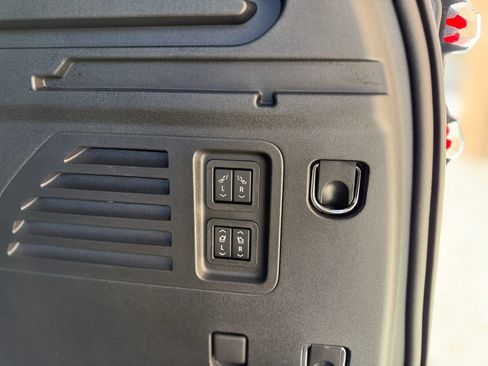 Used 2025 GMC Acadia Denali w/ Super Cruise Package image 31