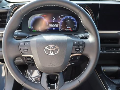 Used 2025 Toyota Crown Signia image 35