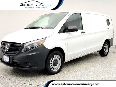 Used 2023 Mercedes-Benz Metris image 1
