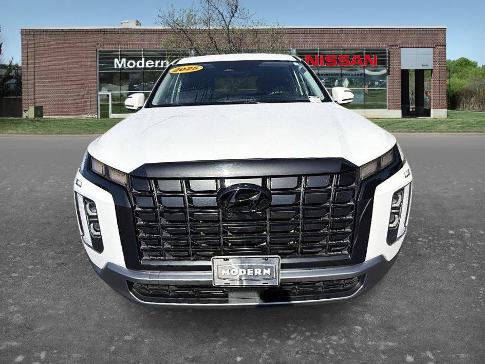 Used 2025 Hyundai Palisade SE FWD image 2