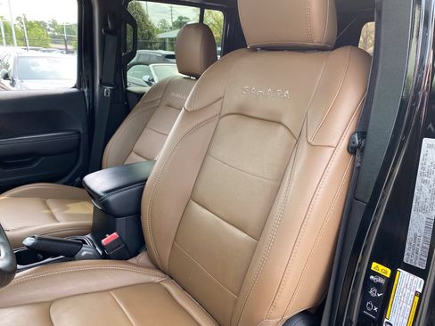 Used 2020 Jeep Wrangler Unlimited Sahara AWD/4WD image 16