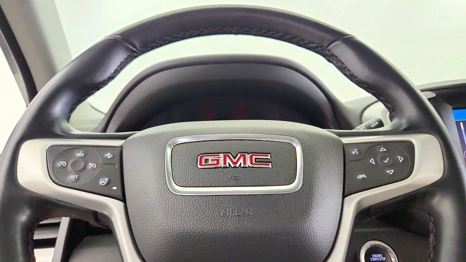 Used 2024 GMC Terrain SLT AWD/4WD image 17