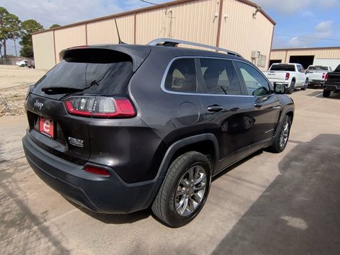 Used 2019 Jeep Cherokee Latitude Plus w/ Comfort/Convenience Group FWD image 8
