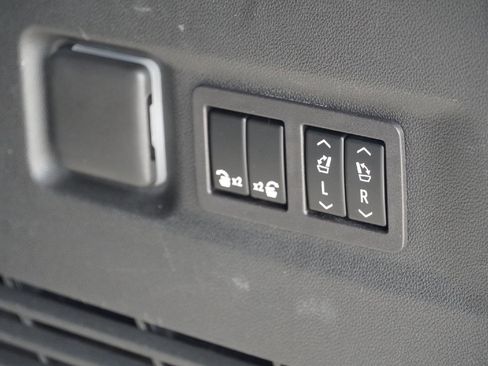 Used 2023 Chevrolet Suburban RST w/ Luxury Package image 33