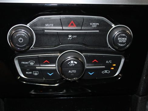 Used 2023 Chrysler 300 Touring AWD/4WD image 41