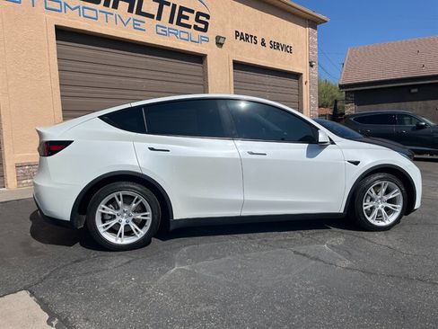 Used 2021 Tesla Model Y Long Range AWD/4WD image 6