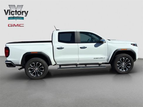Used 2024 GMC Canyon Denali image 14