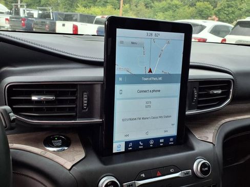 Used 2020 Ford Explorer Platinum w/ Premium Technology Package image 21