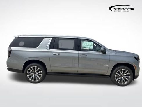 New 2026 Chevrolet Suburban High Country AWD/4WD image 9