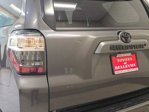 Used 2019 Toyota 4Runner SR5 Premium AWD/4WD image 7