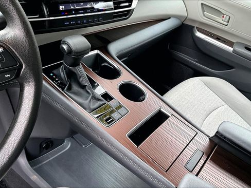 Used 2024 Toyota Sienna LE image 16