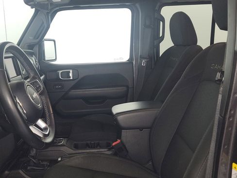 Used 2019 Jeep Wrangler Unlimited Sahara image 16