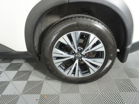 Used 2023 Nissan Rogue SV w/ SV Premium Package image 18