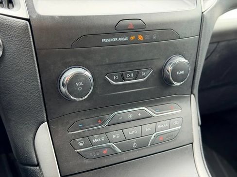Used 2019 Ford Edge SEL w/ Equipment Group 201A AWD/4WD image 16