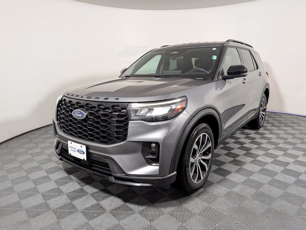 Certified 2025 Ford Explorer ST-Line AWD/4WD image 4