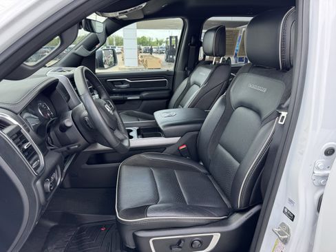 Used 2024 RAM 1500 Laramie AWD/4WD image 28