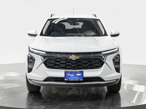 Used 2025 Chevrolet Trax LT w/ LT Convenience Package FWD image 11