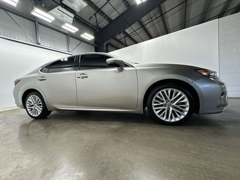 Used 2017 Lexus ES 350 w/ Navigation System Package image 3