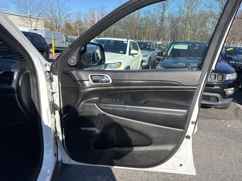 Used 2022 Jeep Grand Cherokee Laredo X image 32