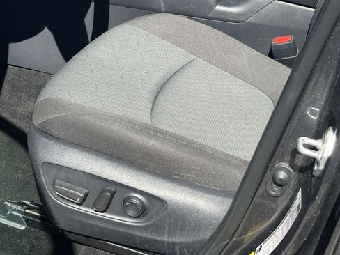 Used 2025 Toyota RAV4 XLE AWD/4WD image 14