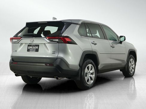 Used 2022 Toyota RAV4 LE AWD/4WD image 5