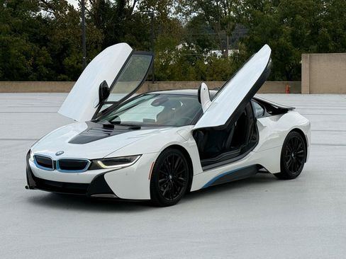 Used 2019 BMW i8 Coupe AWD/4WD image 1