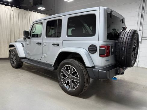 Used 2023 Jeep Wrangler Unlimited Sahara w/ Cold Weather Group AWD/4WD image 5