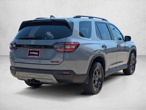 Used 2024 Honda Pilot TrailSport image 5