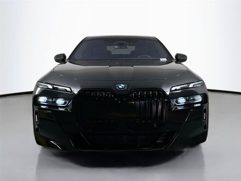Certified 2023 BMW i7 xDrive60 AWD/4WD image 2