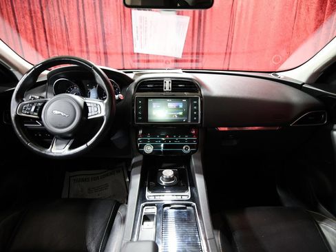 Used 2018 Jaguar F-PACE Prestige AWD/4WD image 16